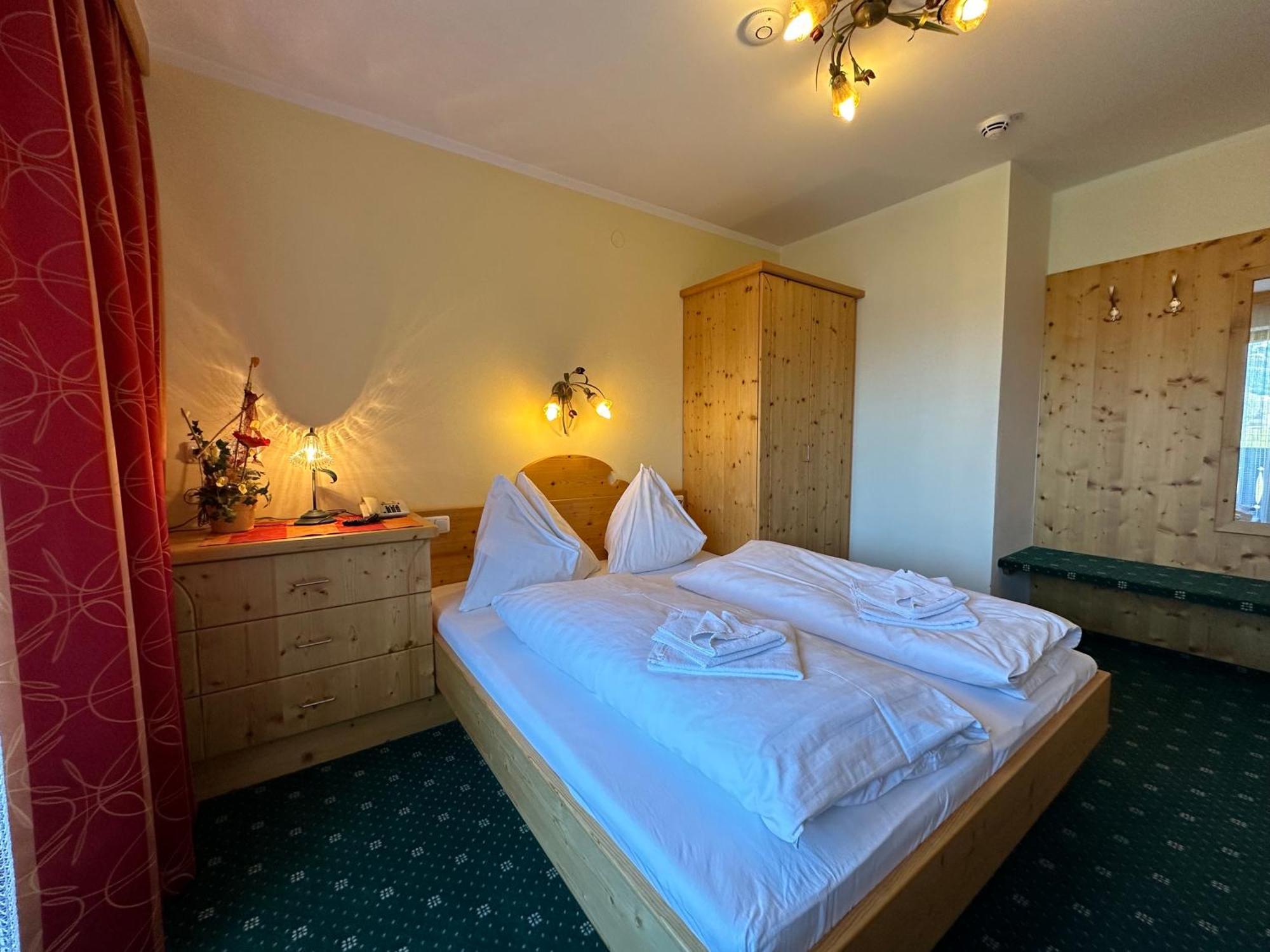 Pension Dorferwirt Bramberg am Wildkogel Room photo